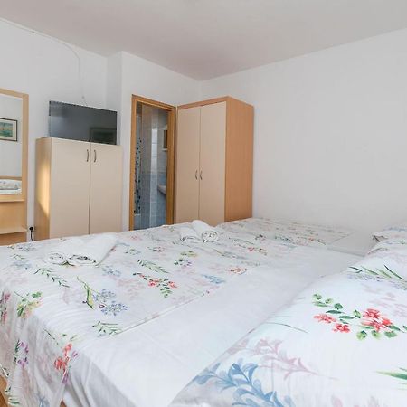 Apartments And Room Nevenka Makarska Extérieur photo