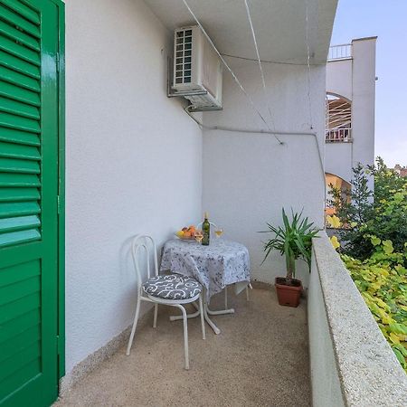Apartments And Room Nevenka Makarska Extérieur photo