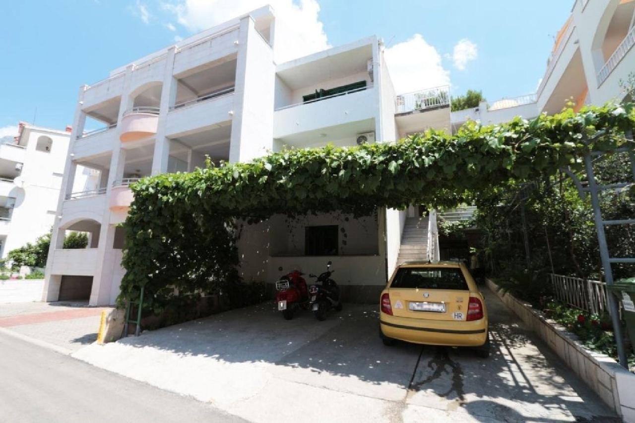 Apartments And Room Nevenka Makarska Extérieur photo