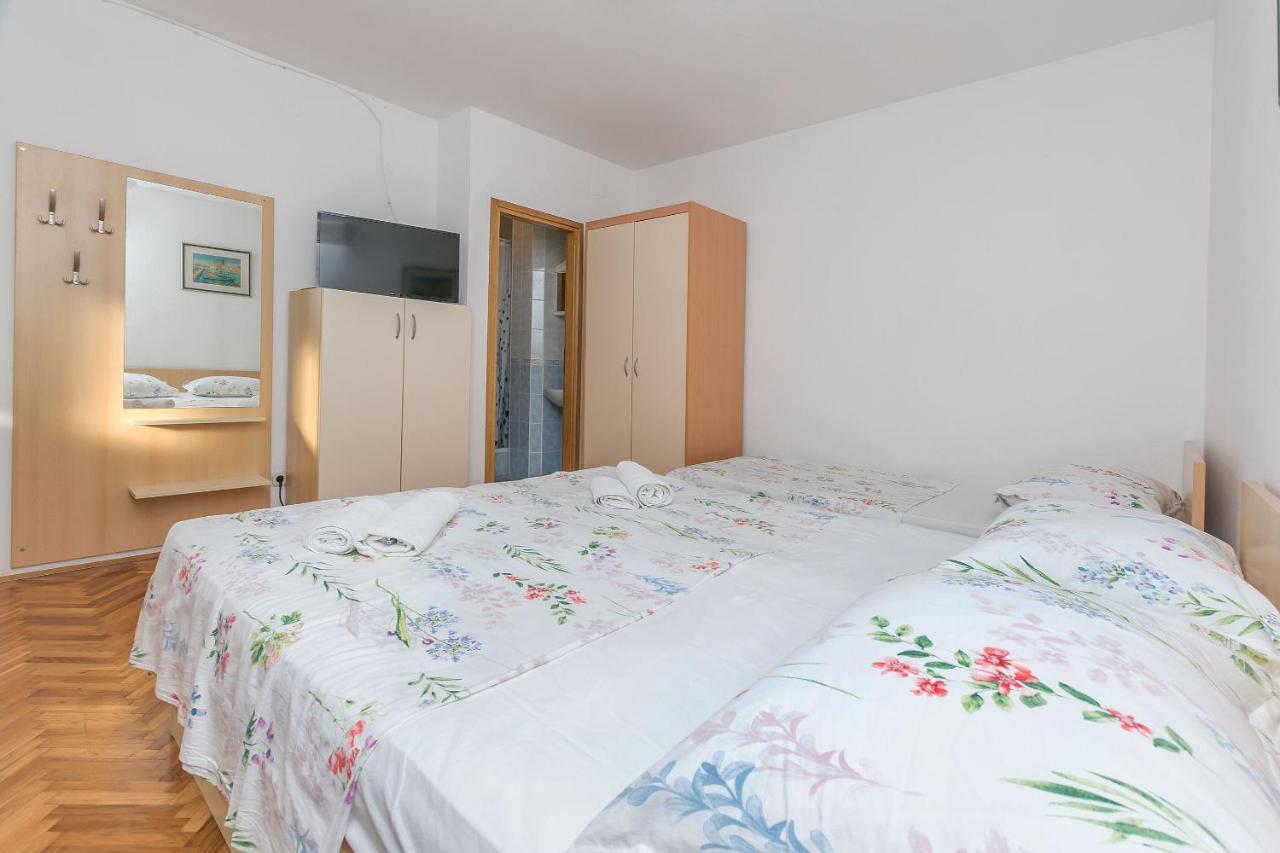 Apartments And Room Nevenka Makarska Extérieur photo