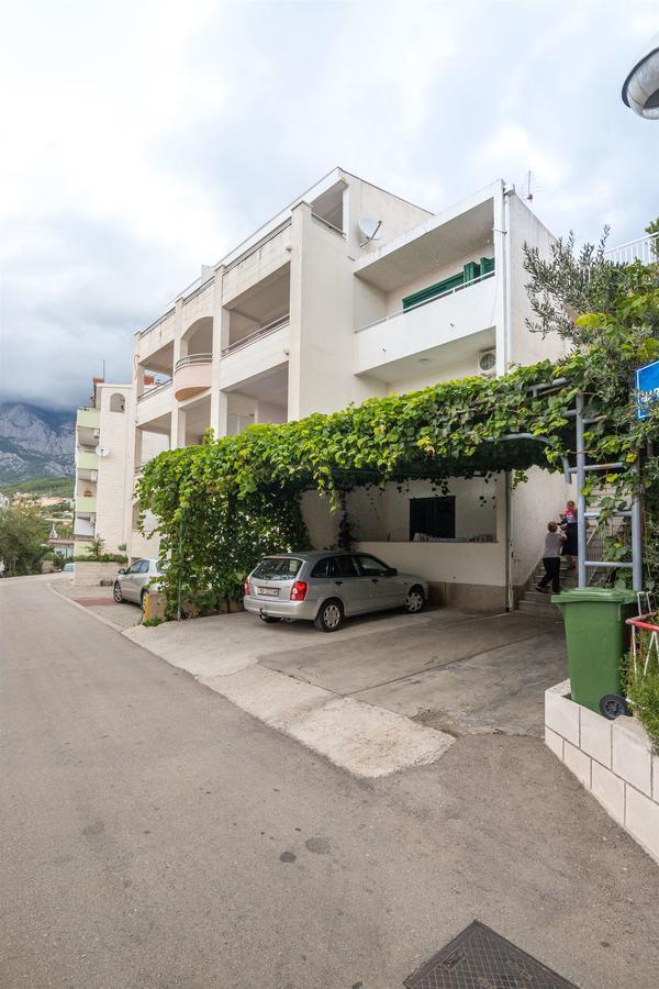 Apartments And Room Nevenka Makarska Extérieur photo