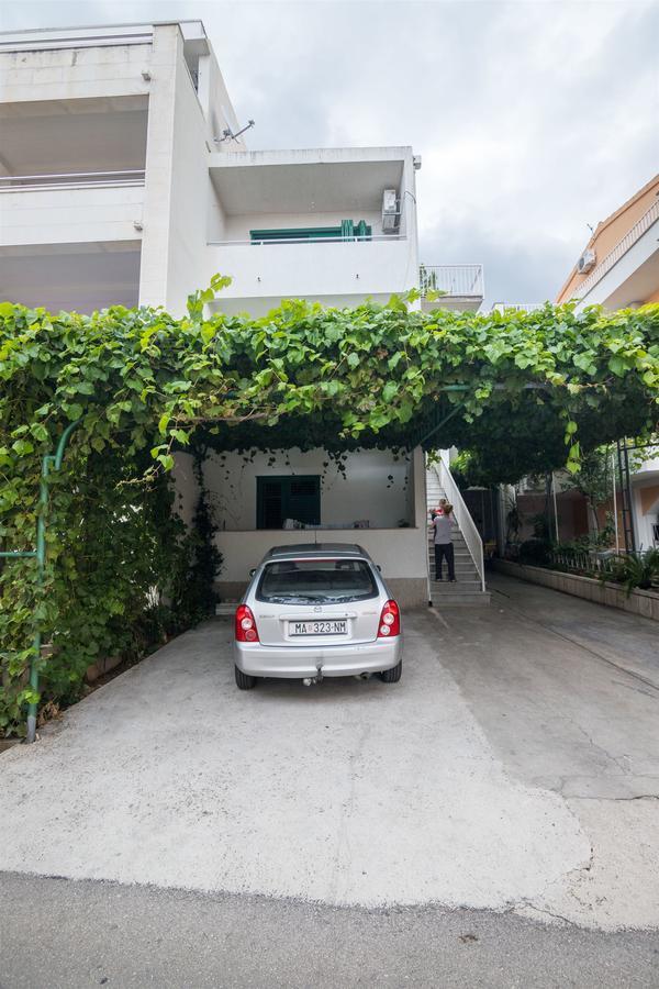 Apartments And Room Nevenka Makarska Extérieur photo